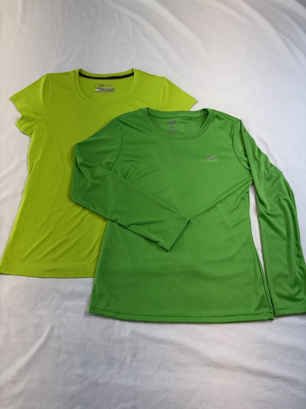 Avia Xersion Women’s Medium Green Athletic Shirt Bundle Workout Tops